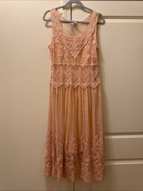 Sundance Dresses & Skirts - Sundance Blush Peach Lace Midi Dress